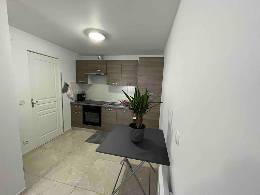 Top Appartement 10 Minutes De Disney Шеси Екстериор снимка